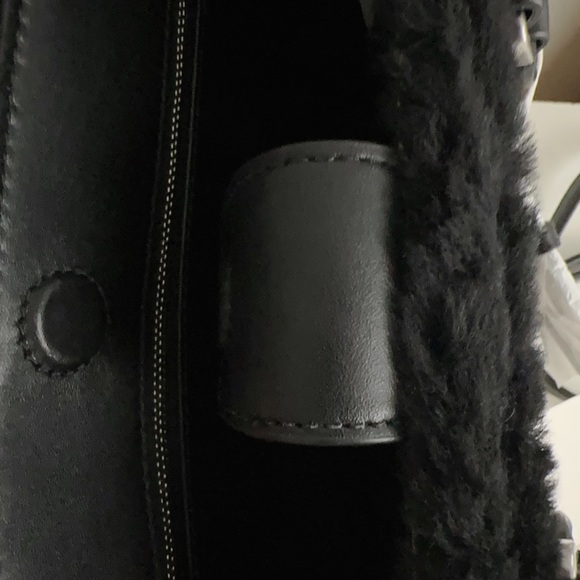 NWT Tory Burch Blake Patent Leather Shearling Small Tote Crossbody In Black - Picture 6 of 6